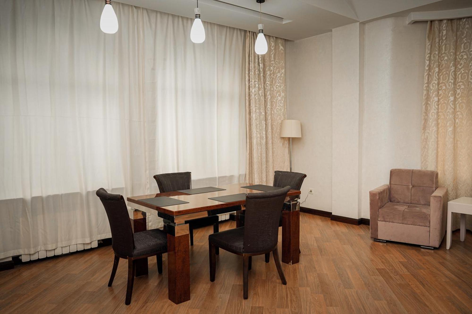 Safran Hotel Bakoe Buitenkant foto