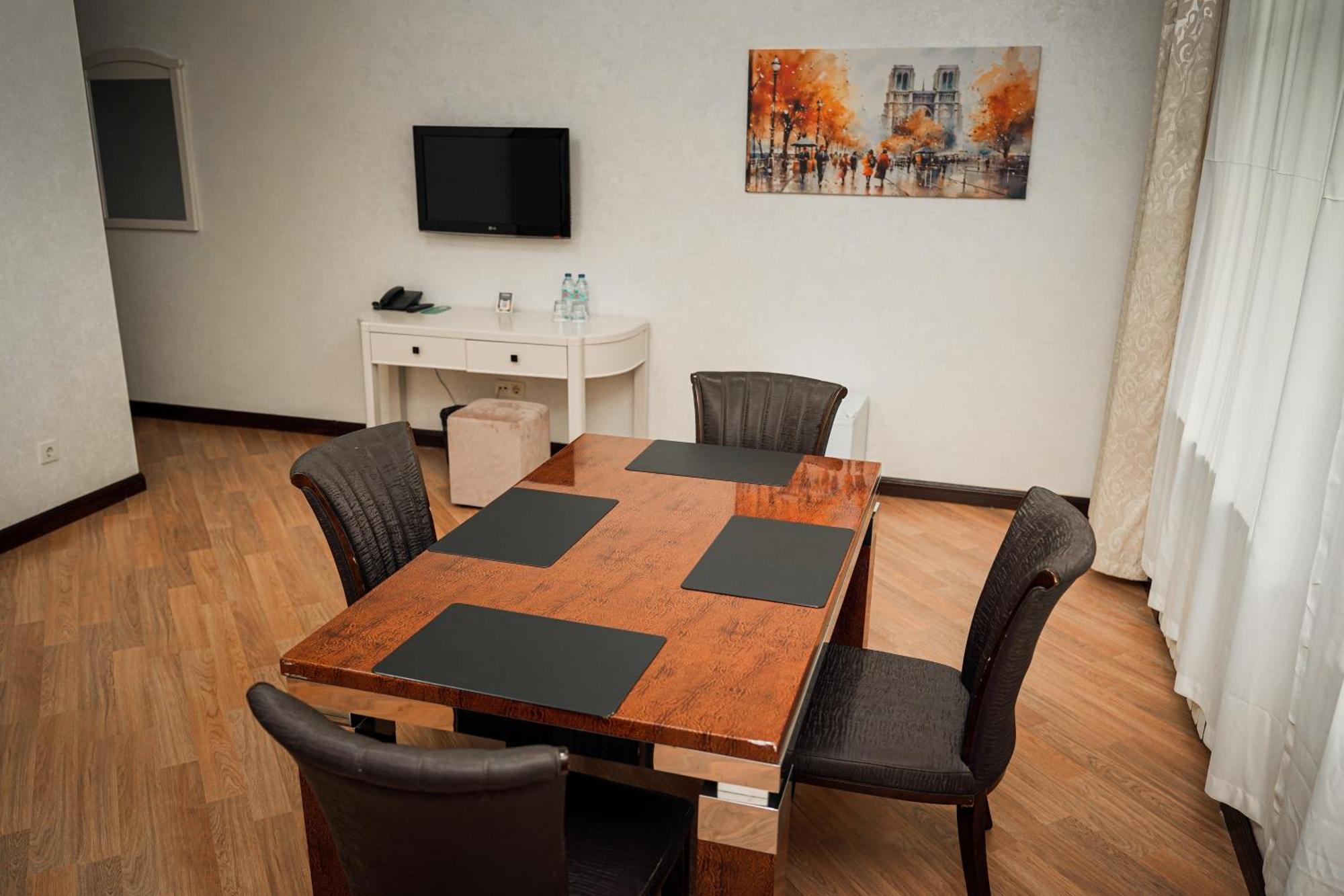 Safran Hotel Bakoe Buitenkant foto
